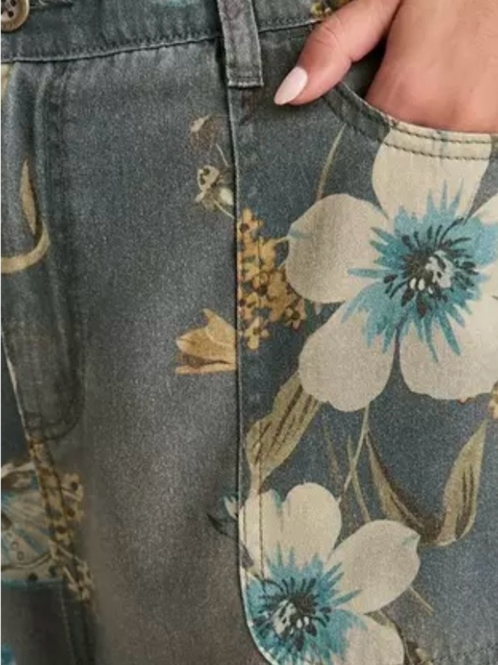 torrid Sage Green Floral & Butterfly Wide-Leg Satin Pants - Picture 3 of 5